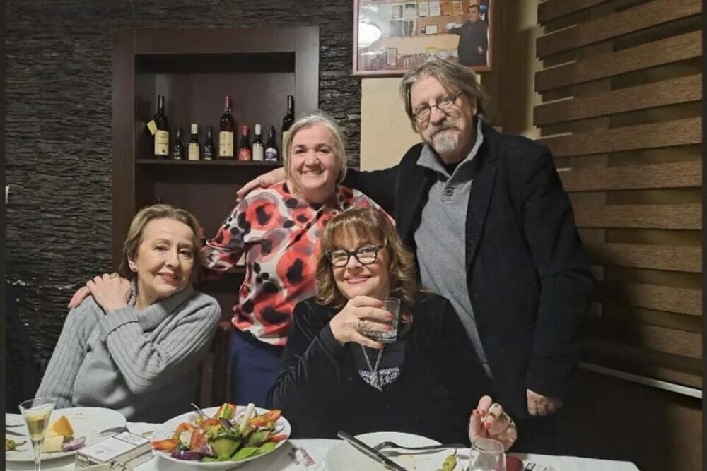 Ceca Bojković, Vesna Čipčić, Caci Mihailović u restoranu 'Biblioteka kod Milutina'