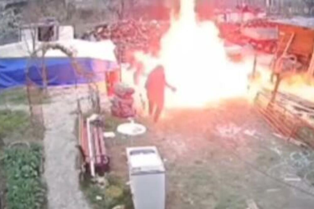EKSPLOZIJA U PRIBOJU: Buknula vatra dok su dve osobe bile blizu, požar se u trenu proširio! Objavljen ZASTRAŠUJUĆI SNIMAK (VIDEO)