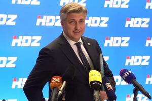 PAO FRANJO! Tuđman "prekinuo" govor Plenkovića: Pa nije valjda! Ovako je reagovao premijer, priskočili i ljudi iz HDZ-a (VIDEO)