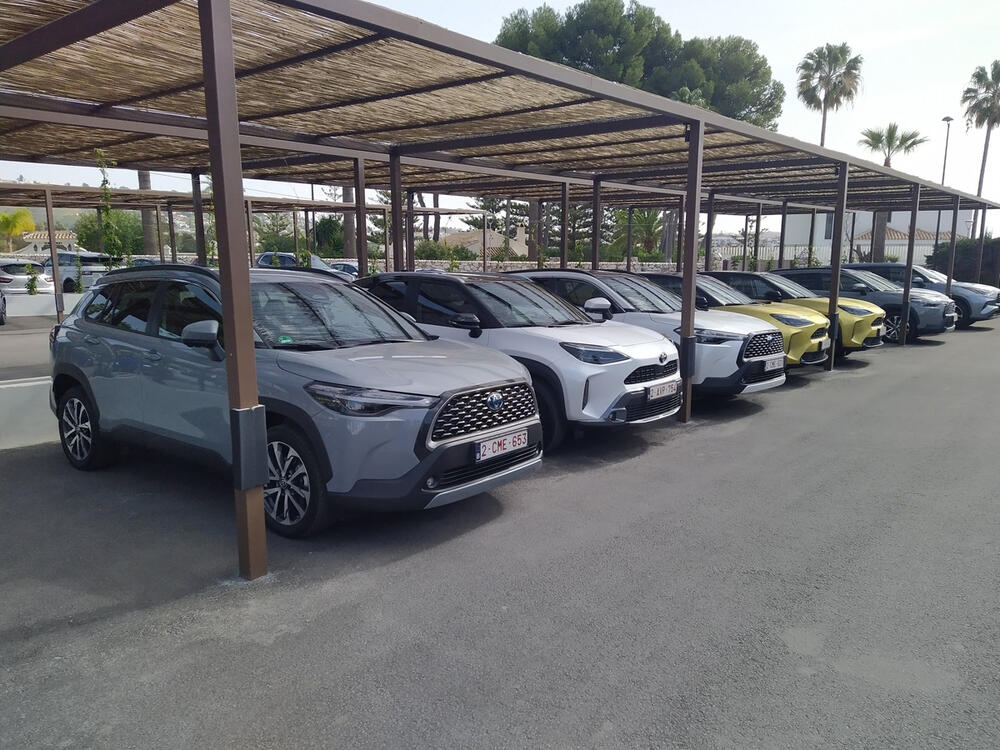 Modeli Tojote parkirani u Malagi pred test vožnje 