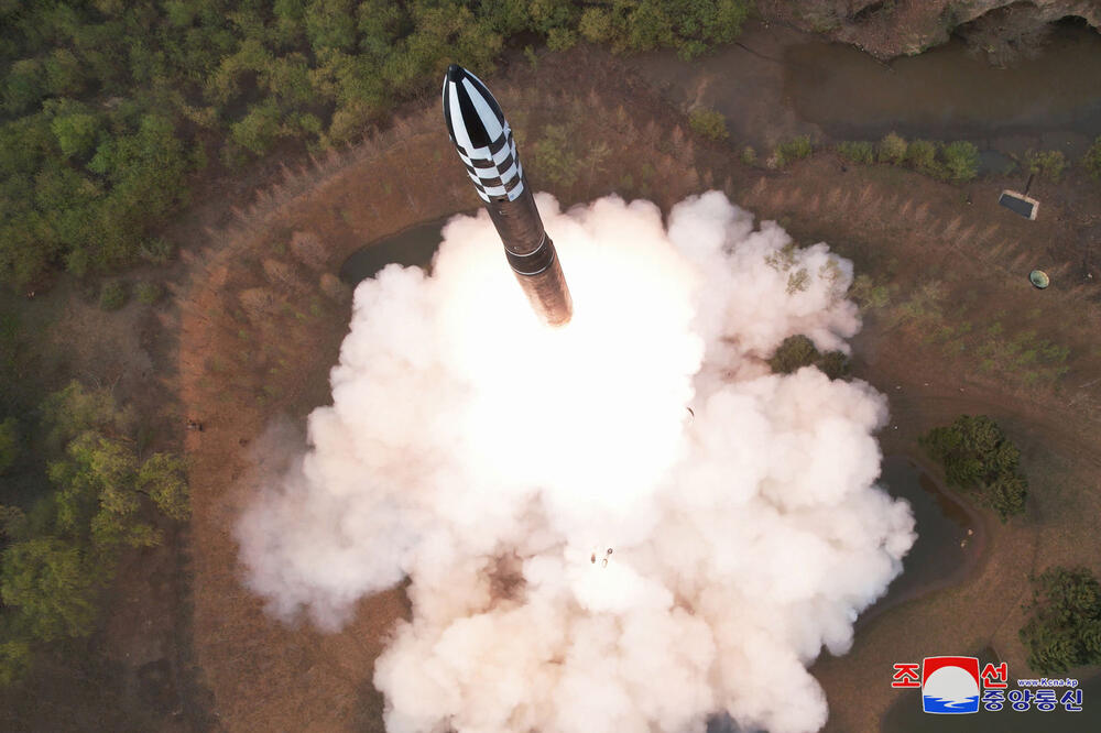 KIMOVA OSVETA: Traži krivce za neuspešno lansiranje prvog špijunskog satelita koji je pao u RUKE NEPRIJATELJA (FOTO)