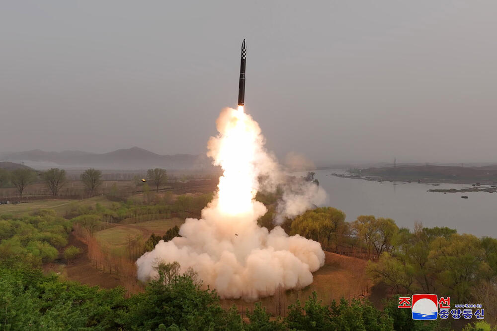 Severna Koreja, ispaljivanje rakete