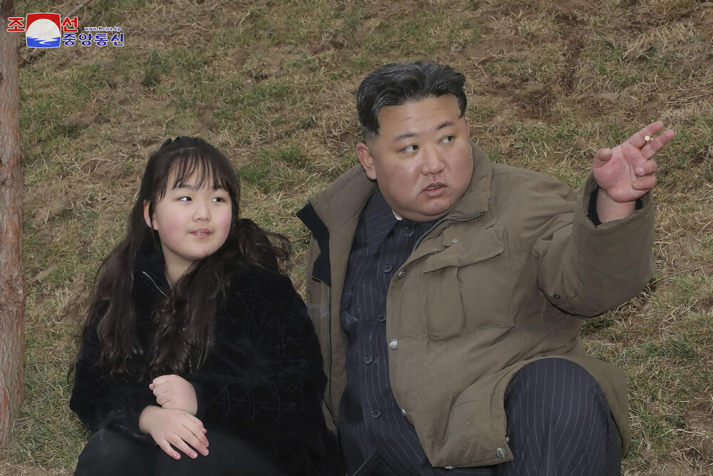 Kim Džon Un sa ćerkom