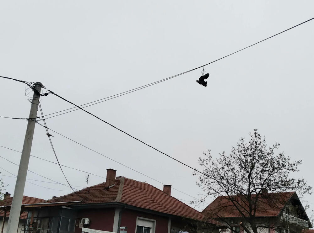 cipele, žica, cipele na žici, Leskovac