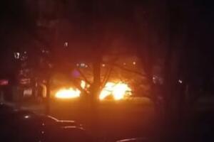 GRUNULA EKSPLOZIJA U SOMBORU: Vatrena stihija progutala automobil, vatrogasci se jedva izborili sa velikim PLAMENOM (VIDEO)