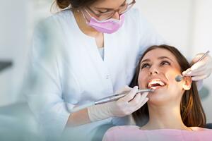 PARLAMENT DENTAL AKCIJA: Bezmetalne zubne krunice 120e (umesto 200e), metalokeramičke 75 (umesto 100e)