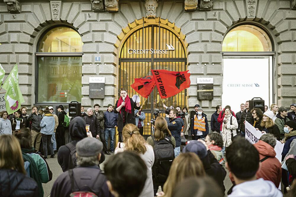 Системот пропадна: протести против преземањето на власта во Цирих