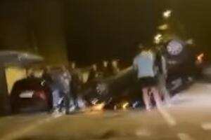TEŠKA SAOBRAĆAJKA NA BELIM VODAMA: Auto se prevrnuo na krov, ženu jedva izvukli iz zgužvanog vozila (VIDEO)