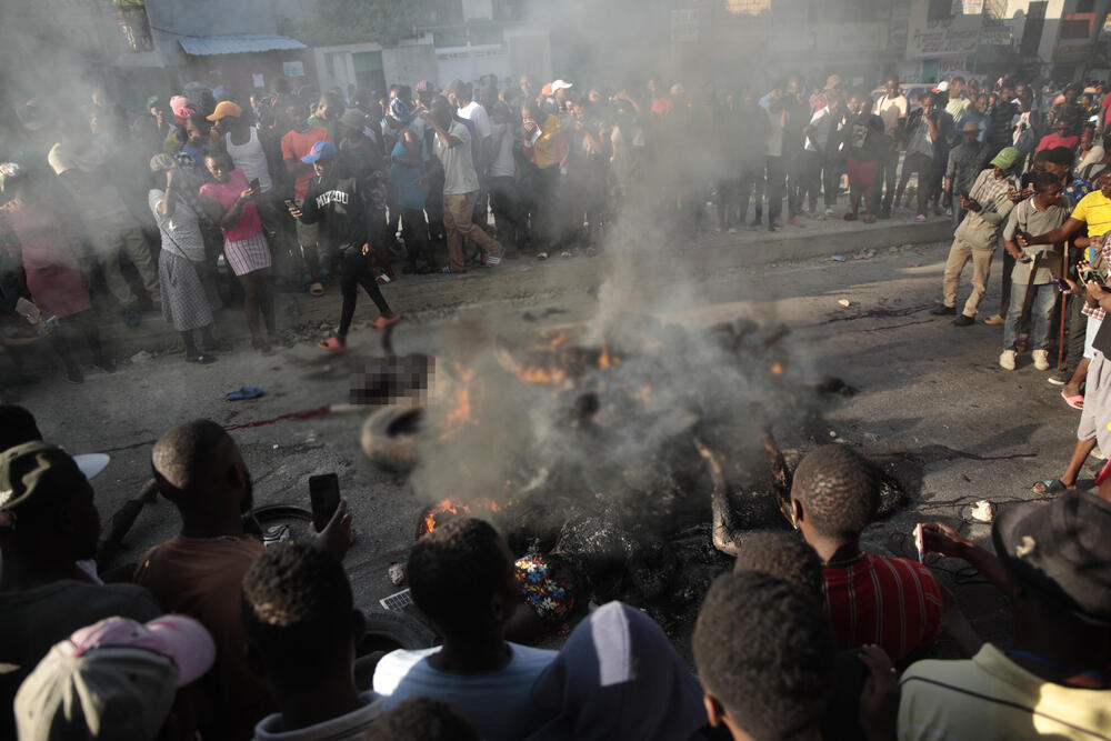 Haiti, žive spaljuju na ulicama