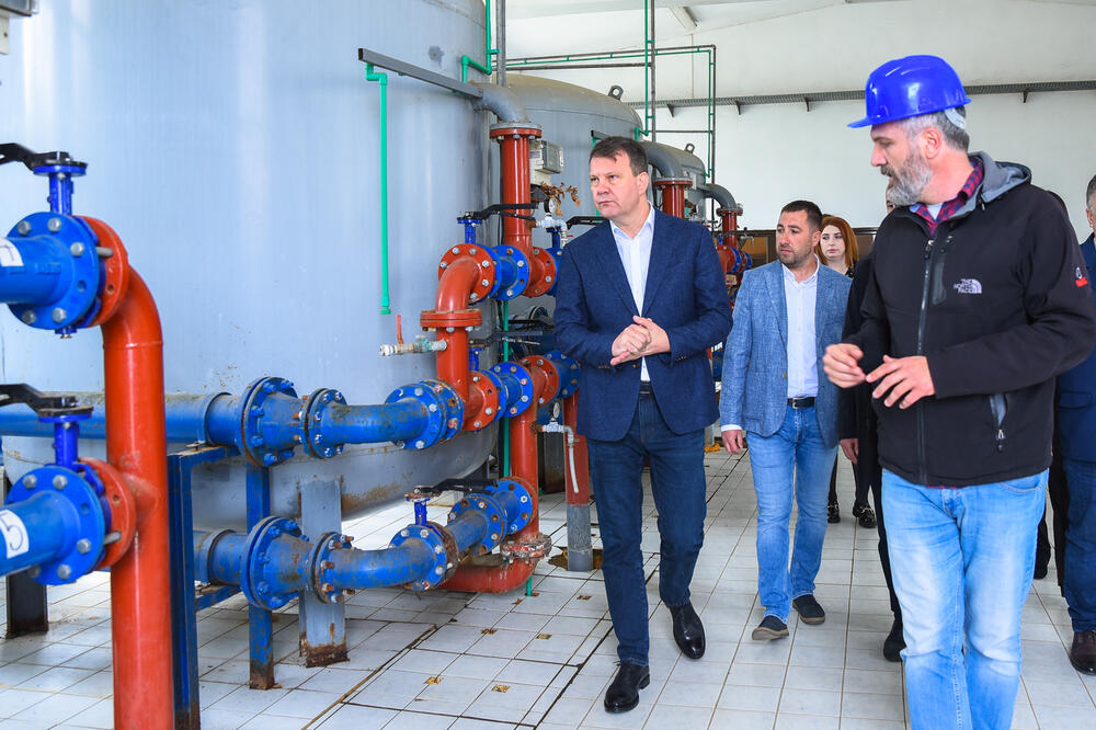 Mirović obišao gradilište postrojenja za proizvodnju pijaće vode u Odžacima