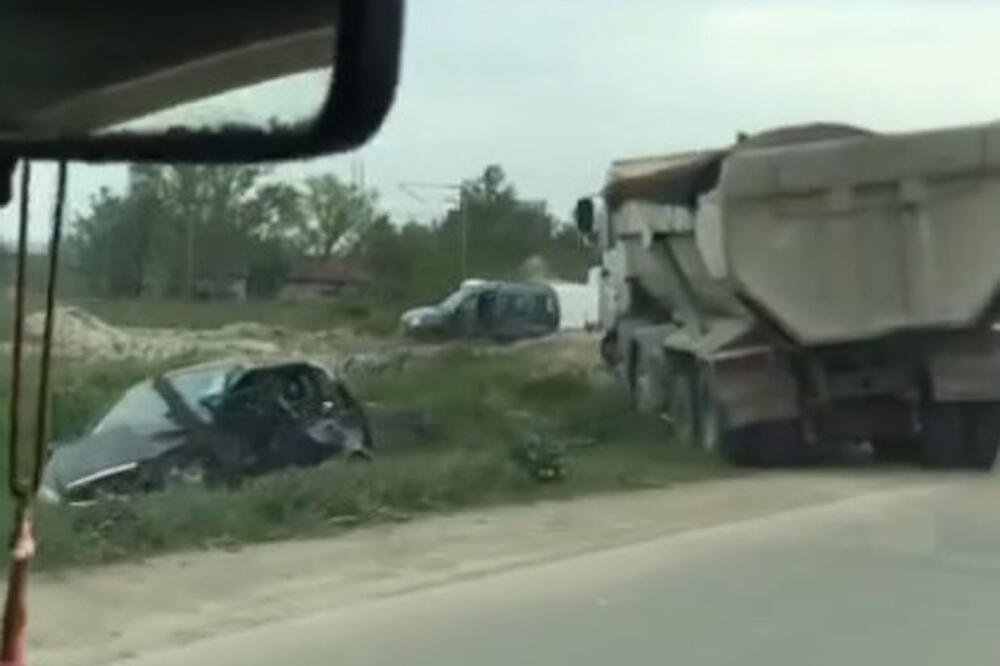 PRVI SNIMAK SAOBRAĆAJKE NA IBARSKOJ: U sudaru kamiona i automobila stradao muškarac