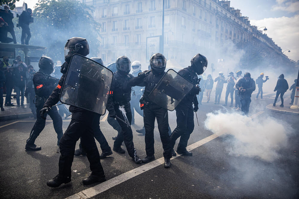 HAOS U FRANCUSKOJ NE PRESTAJE: Raspoređuju se oklopna vozila žandarmerije da spreče nerede