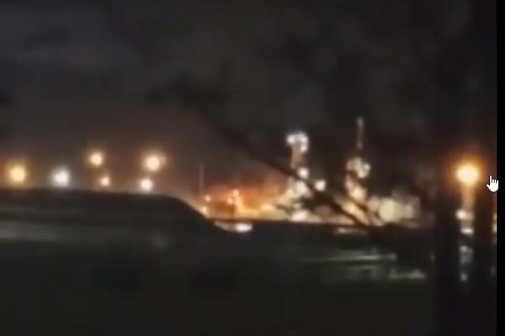 NOVI NAPAD DRONOVIMA NA RUSIJU! Gori još jedno naftno postrojenje, napad na stambene objekte u Hersonskoj oblasti