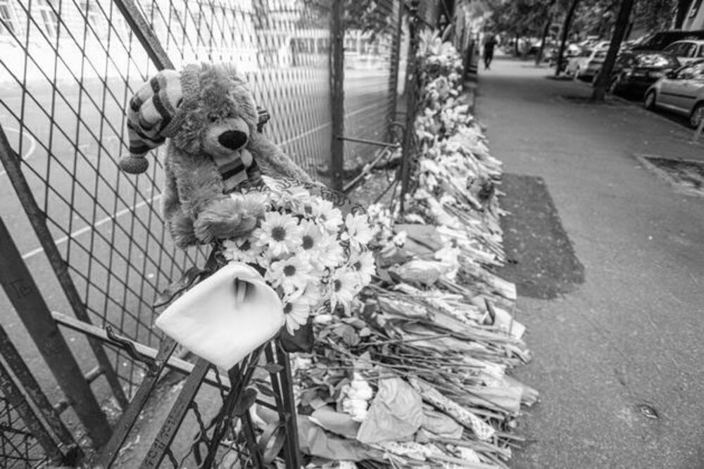 SRBIJA ZAVIJENA U CRNO: Treći dan žalosti za nedužnim žrtvama iz škole na Vračaru i Mladenovca, sahrana policajca i njegove sestre