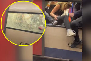 PUTNICI VRIŠTE I RAZBIJAJU PROZORE VAGONA: Pogledajte kakva je PANIKA NASTALA u metrou u Londonu kad se osetio MIRIS DIMA (VIDEO)