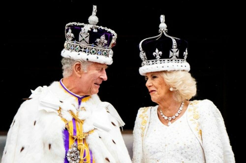 OTKRIVENO O ČEMU SU ČARLS I KAMILA PRIČALI TOKOM KRUNISANJA: Posebno privuklo pažnju ono što je rekao kraljici u kočiji