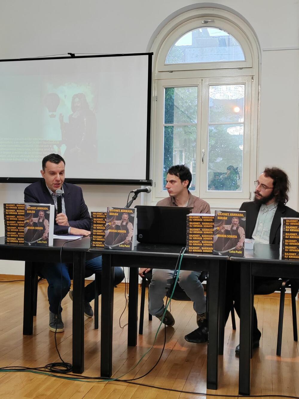 knjiga Bajonet, Barikada, Barjak, promocija, Pavle Zelić, Luka Pušić, Rastko Pocesta