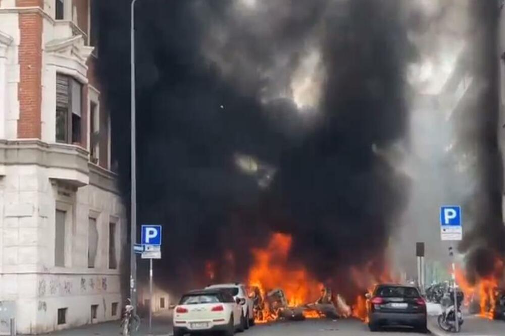 EKSPLOZIJE ODJEKUJU CENTROM MILANA! Vatra progutala nekoliko automobila, kulja crni dim (VIDEO)