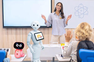 ŠKOLA BUDUĆNOSTI U BEOGRADU: U Savremenoj đaci uče pomoću edukativnih AI robota