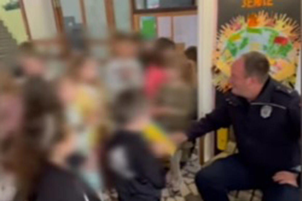 LJUBAV DECE JE NAIJSKRENIJA: Dirljiv snimak, mališani u Novom Sadu priredili svom školskom policajcu NEZABORAVAN ROĐENDAN (VIDEO)