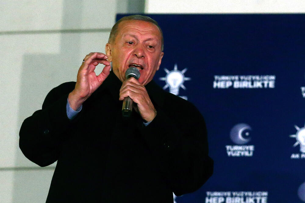 "NEKO JE U KUHINJI, A MI SMO NA BALKONU": Erdogan veruje u pobedu, pa odlučio da unapred održi tradicionalni govor sa OVOG MESTA!