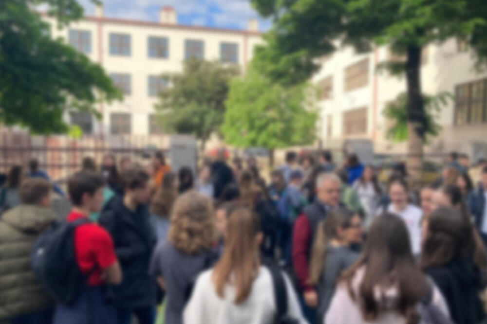 NOVE DOJAVE O BOMBAMA U BEOGRADU: Evakuisani đaci dve stručne srednje škole