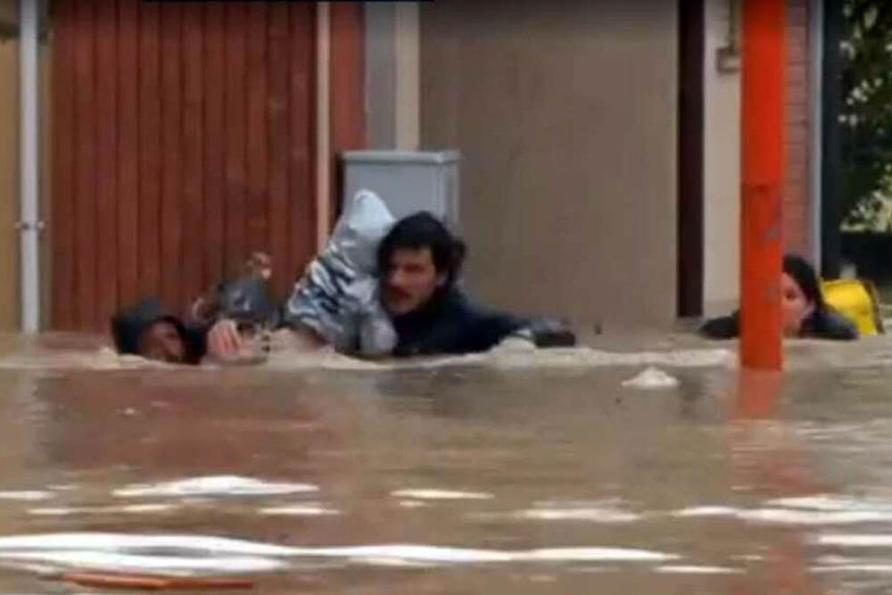 Italija, poplave, Đorđe Pantić, žena sa bebom