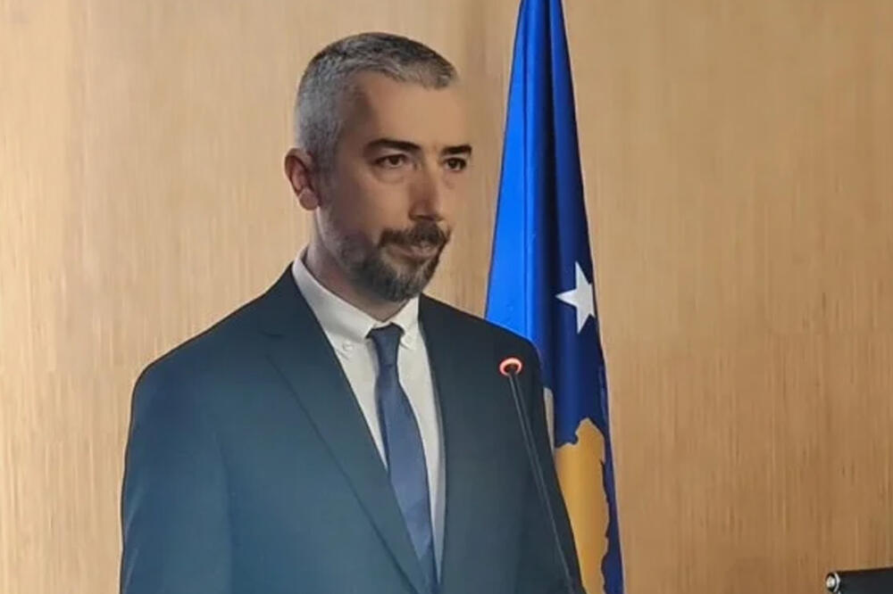 NOVI GRADONAČELNIK SEVERNE MITROVICE POLOŽIO ZAKLETVU: Zastava tzv. Kosova na prozoru zgrade