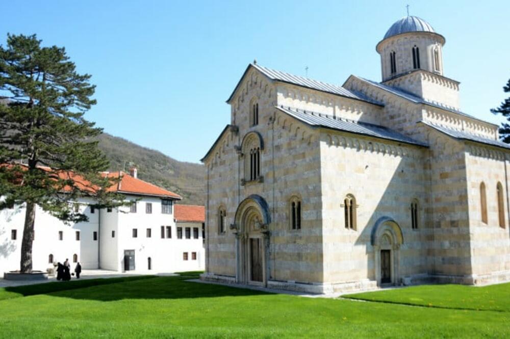 KVINTA I EU TRAŽE: Hitno da se sprovede odluka o vraćanju zemljišta manastiru Dečani