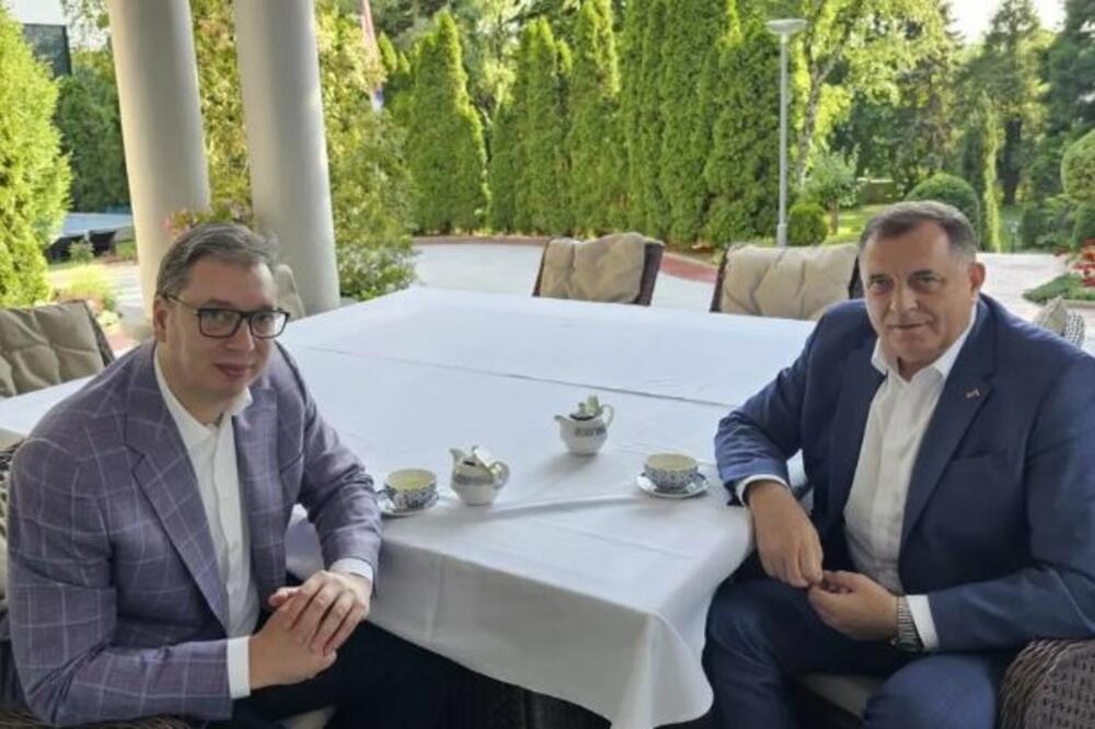 TAČNO JE 5 POPODNE, VREME ZA ČAJ! Predsednik Vučić sastao se sa Dodikom (FOTO)
