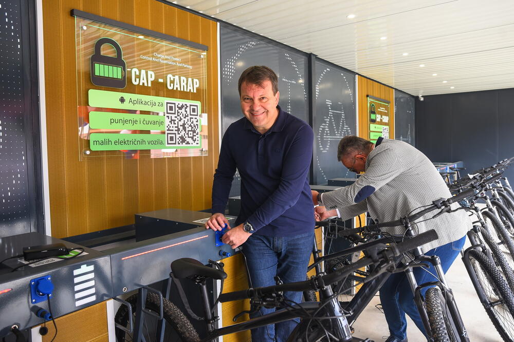Mirović otvorio na Fruškoj gori prvu e-bajk stanicu u Srbiji za punjenje električnih bicikala