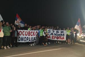 JEDAN OD NAJTEŽIH DANA, ALI NEMA PREDAJE: Posle 12 sati pešačenja, Srbi iz Kosovskog Pomoravlja sinoć stigli u Markovac (VIDEO)