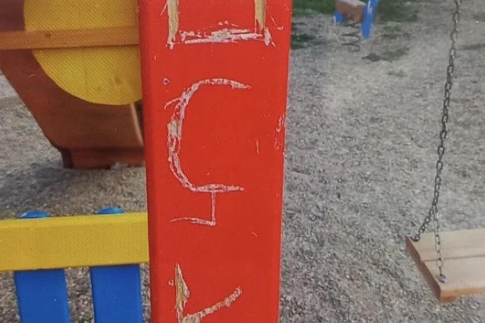 KANCELARIJA ZA KIM: Natpisi "UČK" osvanuli na dečjem igralištu u Ugljaru