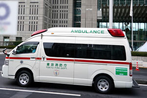 NAPADAČ OTVORIO VATRU LOVAČKOM PUŠKOM USRED JAPANA: Ranjene najmanje četiri osobe, među njima i dva policajca! Muškarac u bekstvu
