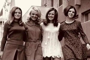 BEZ PLASTIČNIH OPERACIJA, DO GRLA ZAKOPČANE, A KAO BOGINJE LEPE: Evo kako su izgledale žene u bivšoj Jugi 70-tih! (FOTO)
