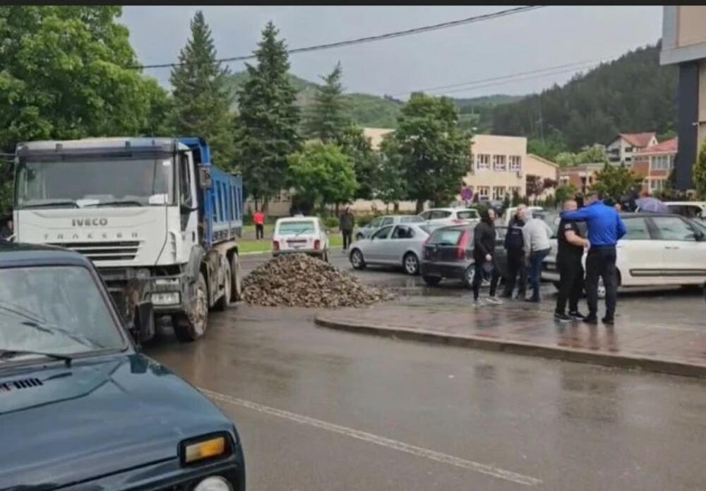 Kosovo, KiM, Kosovska policija, Leposavić, barikade