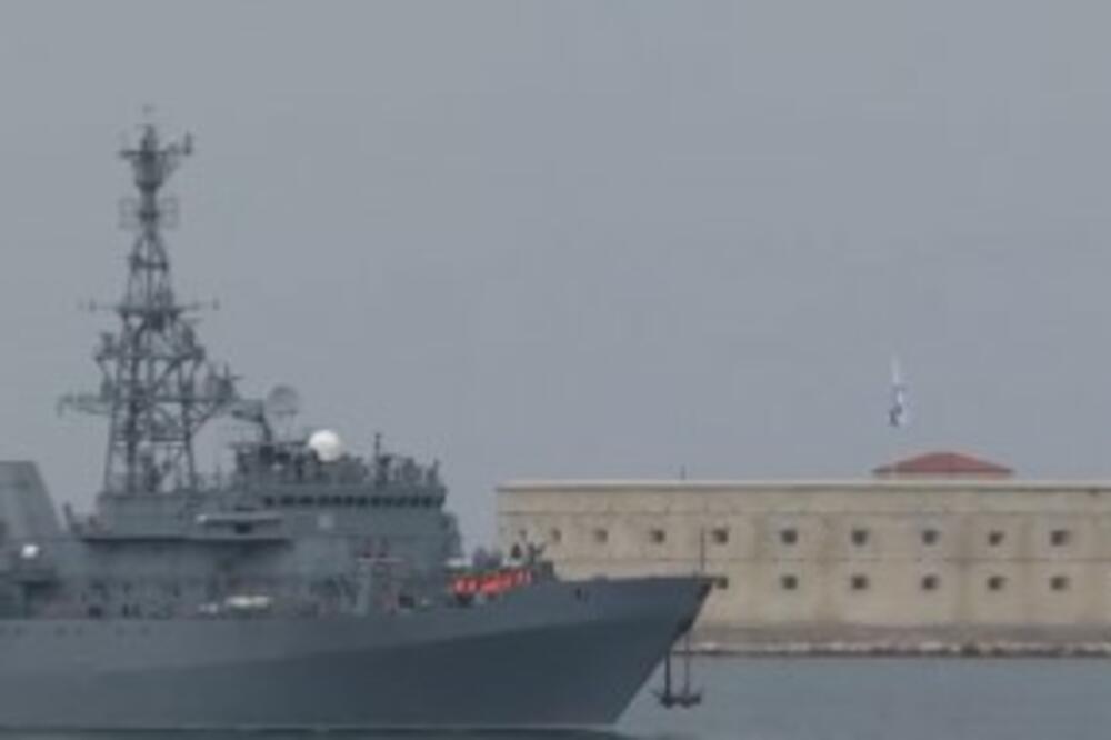 DRAMA U CRNOM MORU: Morskim dronovima vođenim Starlinkom Ukrajinci napali ruski ratni brod koji čuva TURSKI TOK (VIDEO)