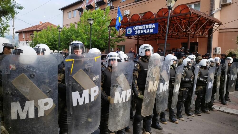 KFOR, Zvečan, Kosovo i Metohija, blokada