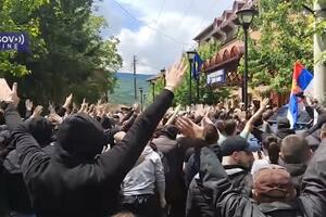 NASTAVLJENI MIRNI PROTESTI SRBA NA KOSOVU: U Zvečanu, Leposaviću i Zubinom Potoku, građani uznemireni zbog prebijanja dece
