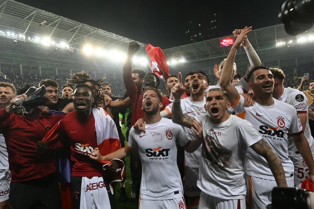 IKARDI DONEO TITULU POSLE ČETIRI GODINE: Fudbaleri Galatasaraja prvaci Turske
