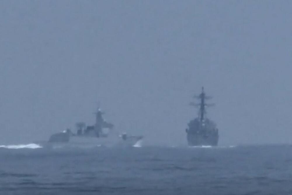 DRAMA U TAJVANSKOM MOREUZU: Kineski razarač se zaleteo da potopi američki, dva ratna broda bila na IVICI SUDARA (VIDEO)
