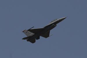 AMERIČKI BORBENI AVION PAO U JUŽNOJ KOREJI: F-16 završio u moru, spasioci pronašli pilota