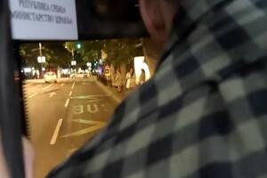 LUDA VOŽNJA GSP AUTOBUSOM PO BEOGRADU: Vozač stranac skrenuo s puta, putnici ga navodili na engleskom ŠOU (VIDEO)