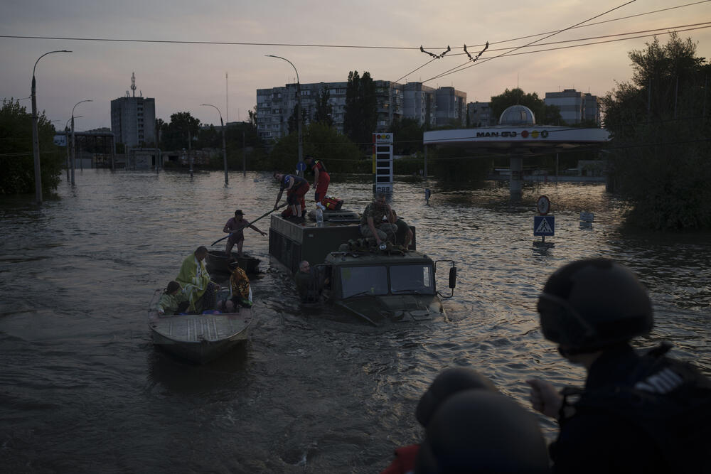 Poplave, Dnjepar, hidroelektrana Kahovka, Kahovka, Ukrajina