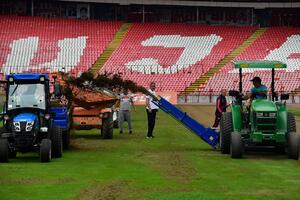 OZBILJNI RADOVI NA MARAKANI, SVE TREBA DA BUDE SPREMNO ZA LIGU ŠAMPIONA: Zvezda postavlja najmoderniju hibridnu podlogu