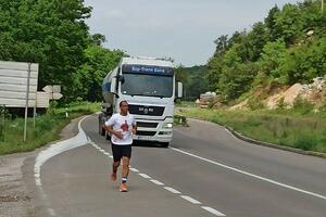 LJUDINA! VELIKO BRAVO ZA OVOG ČOVEKA! Loznički ultramaratonac prešao pola puta do Sofije - žuljevi i sparina mu NE MOGU ništa!