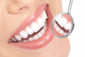 PARLAMENT DENTAL AKCIJA: Bezmetalne zubne krunice 120e (umesto 200e), metalokeramičke 75e implanti