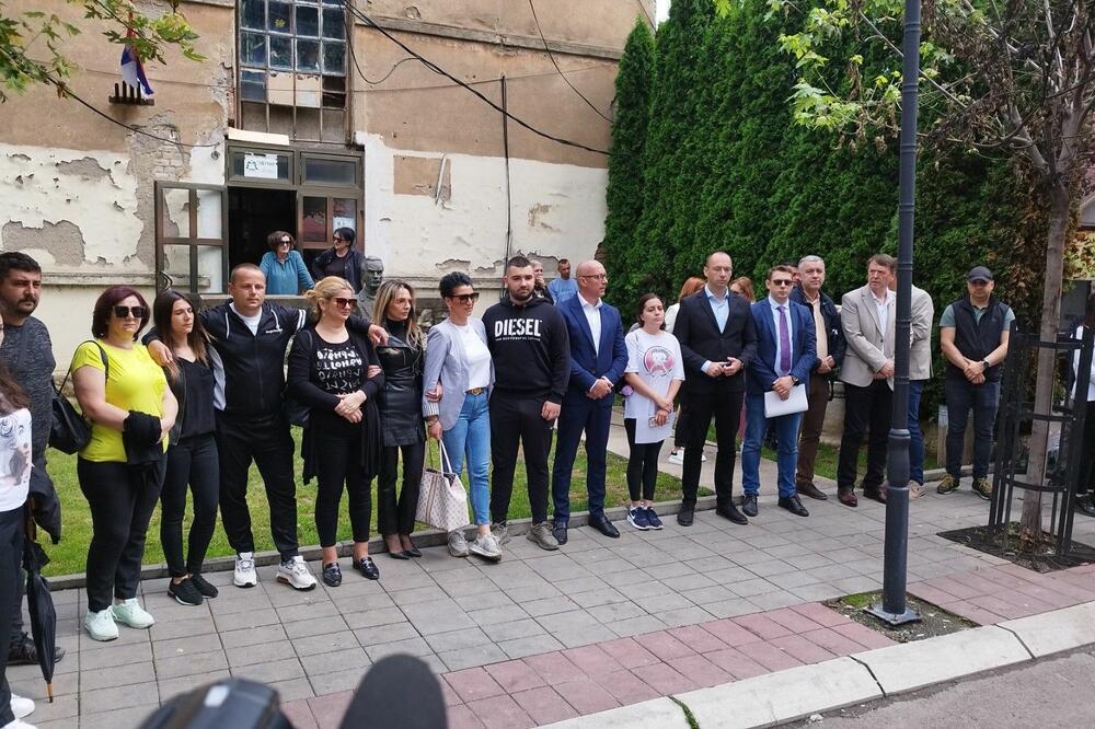 RADOŠ PETROVIĆ PUŠTEN NA SLOBODU: Srbin sa KiM koji je uhapšen u Zvečanu se posle punih 26 dana pritvora pridružio svojoj porodici