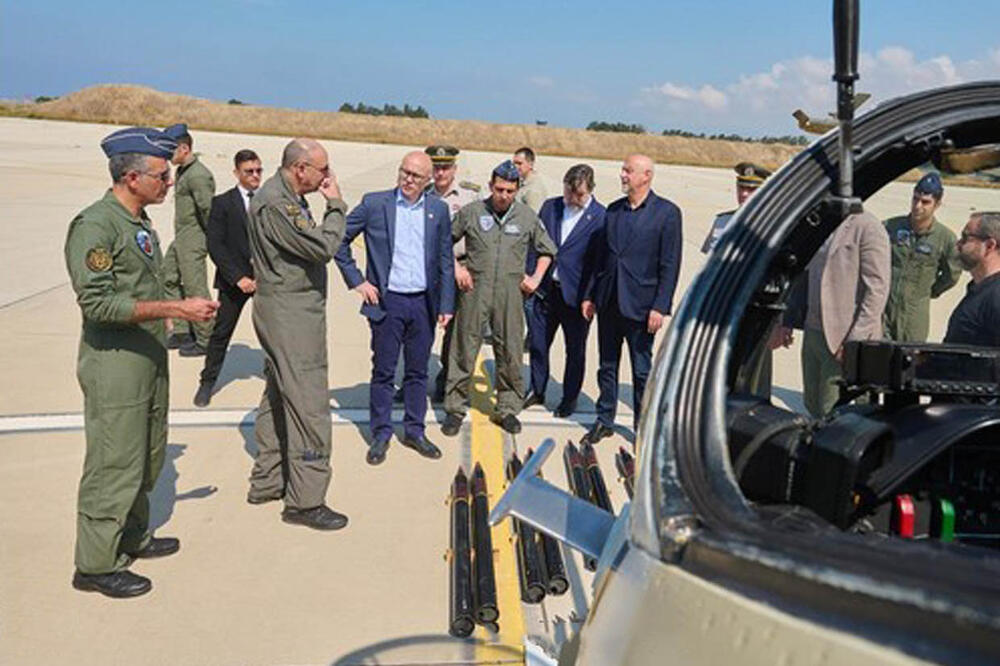 Ministar Vučević posetio 55. vazduhoplovnu grupu “Andreas Papandreu” u Republici Kipar
