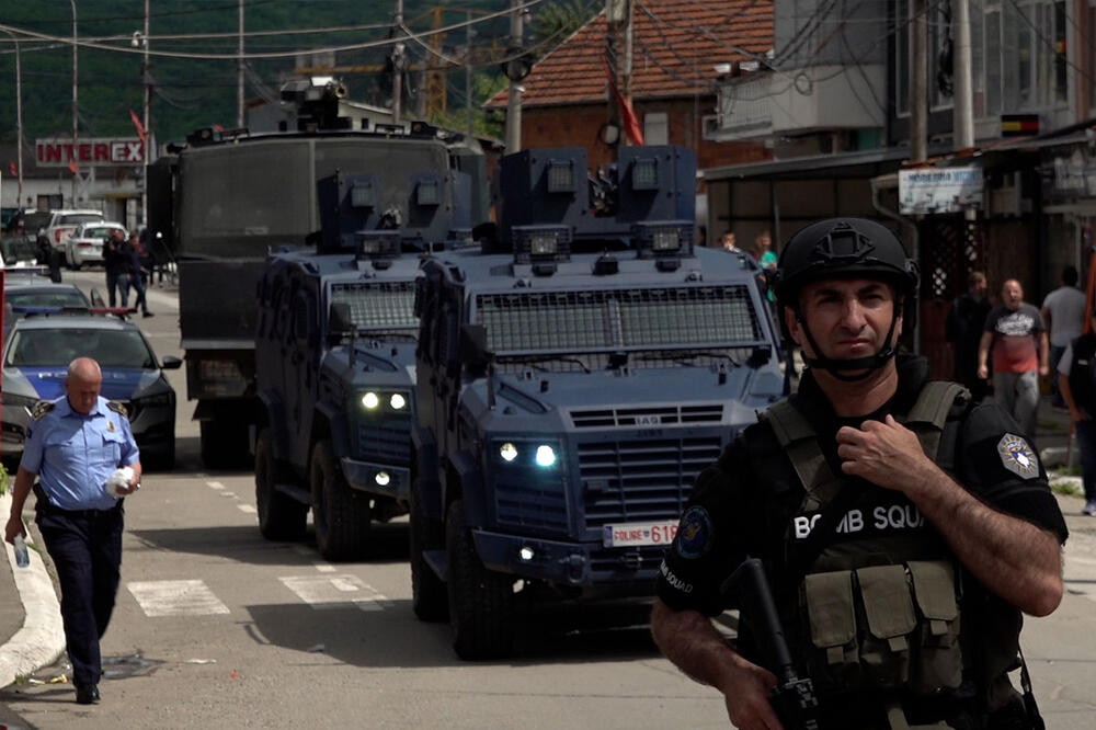 PONOVO ODJEKUJU PUCNJI U BANJSKOJ: Čuje se paljba, kosovski policajci blokirali prilaze